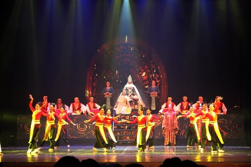 Landesweites Gesang- und Tanzfestival zieht mehr als 1000 Künstler auf sich - ảnh 1