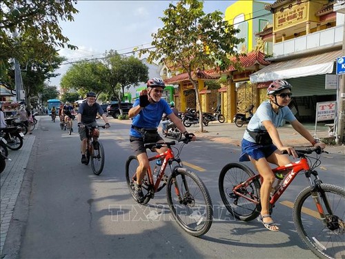 Zum Neujahrsfest: Mehr als 400 Millionen US-Dollar vom Tourismus eingenommen  - ảnh 1