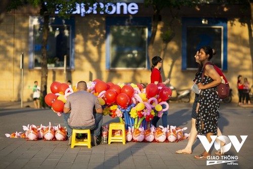 Anzahl ausländischer Touristen im Altstadtviertel Hanois wächst - ảnh 16