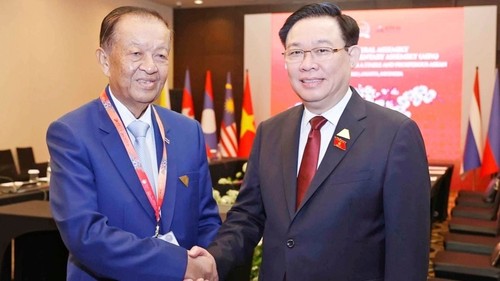 Parlamentspräsident Vuong Dinh Hue besucht Thailand - ảnh 1