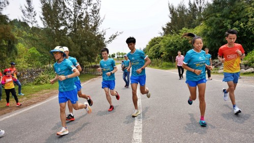 Staffellauf zum 70. Jahrestag des Dien Bien Phu-Sieges von Quang Binh nach Dien Bien - ảnh 1