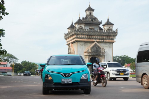 ບໍລິສັດລົດແທັກຊີໄຟຟ້າ SM Lao ໄດ້ເປີດກວ້າງການບໍລິການລົດແທັກຊີໄຟຟ້າຢູ່ແຂວງ ສະຫວັນນະເຂດ  - ảnh 2