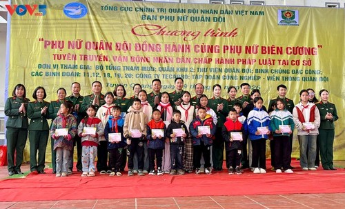 ບຸນປີໃໝ່ປະຈຳຊາດ ຫວຽດນາມ- ບຸນເຕັດແຫ່ງ ຄວາມສະຫງົບສຸກໃນແຕ່ລະຊາຍຄາເຮືອນ - ảnh 8