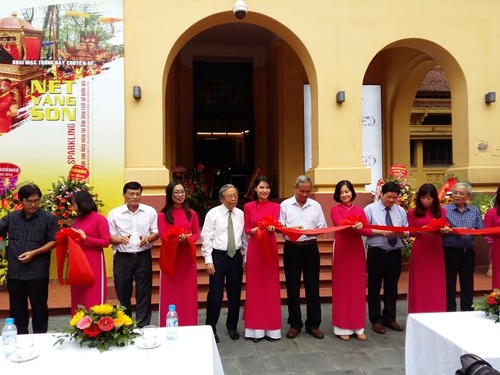 Presentan objetos de madera lacados antiguos en Hanoi - ảnh 1