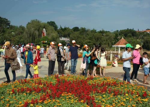 Alta asistencia a espacio floral artístico en Da Lat - ảnh 1