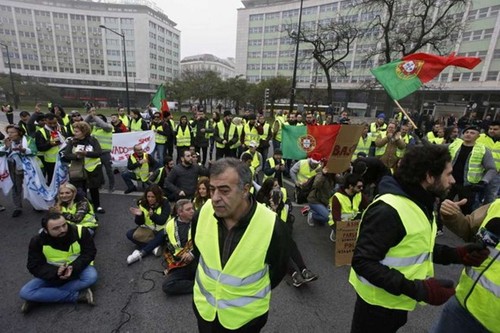 Campañas de “chalecos amarillos” se extienden a Reino Unido y Portugal - ảnh 1