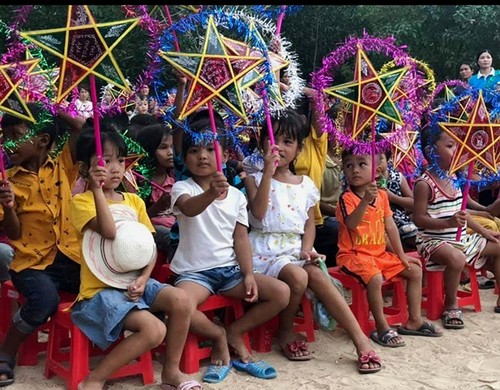 Garantizan un Festival del Medio Otoño feliz para niños en situación difícil - ảnh 1