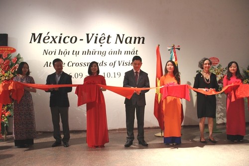 Inauguran exposición fotográfica “México-Vietnam: En las encrucijadas de la visión”  - ảnh 1