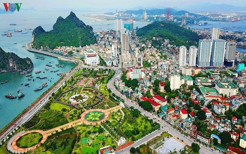 Ha Long, una ciudad moderna al lado del Patrimonio Natural de la Humanidad - ảnh 1