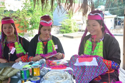 Descubrir el mercado de Ha Lau en Tien Yen - ảnh 2