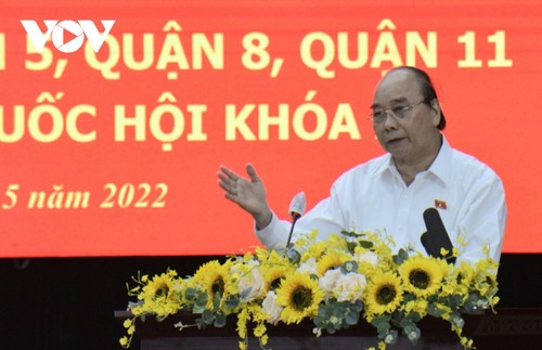 Presidente Nguyen Xuan Phuc continúa el programa de contacto con votantes en Ciudad Ho Chi Minh - ảnh 1