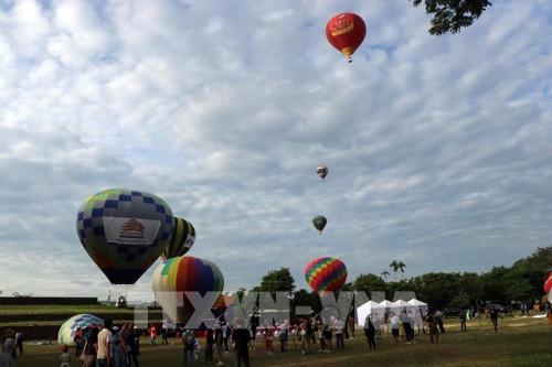 Celebran Festival de Globos Aerostáticos de Hue - ảnh 1