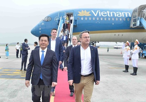 Primer ministro de Luxemburgo inicia su visita oficial a Vietnam - ảnh 1