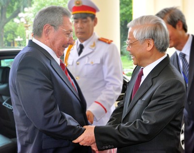 Presidente cubano se reúne con altos dirigentes de Vietnam - ảnh 1