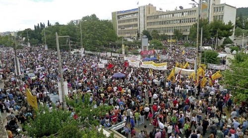 Grecia entra en una nueva crisis con el cierre de su televisión pública - ảnh 1