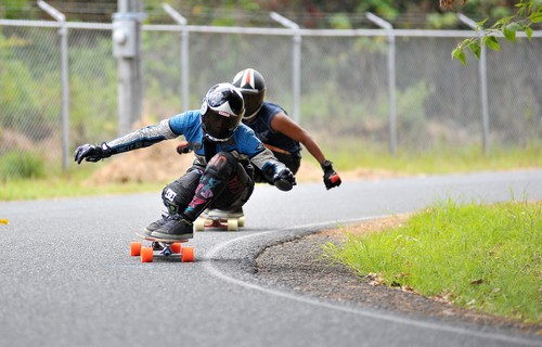 Like a bullet: The insane sport of longboarding in America - ảnh 1