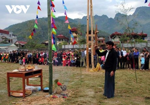 하장(Hà Giang)성 몽(Mông)족 공동체 단결력 강화하는 거우따오(Gầu Tào) 축제 - ảnh 1