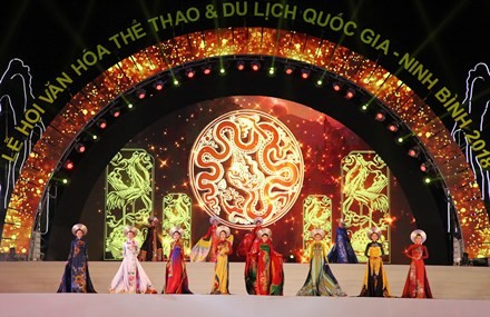 Ouverture de la fête culturelle, sportive et touristique nationale de Ninh Binh - ảnh 1