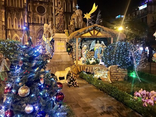 Hanoi brille de mille feux à l’approche de Noël - ảnh 4