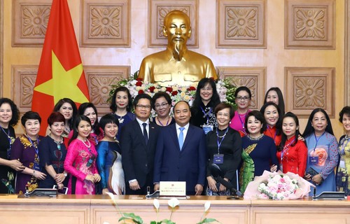 Le Premier ministre rend hommage aux femmes d’affaires - ảnh 1