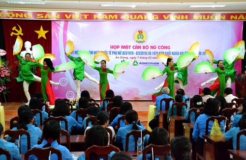 Diverses activités en l’honneur des femmes - ảnh 1