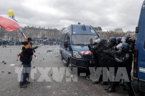 Gilets jaunes: 22.300 manifestants en France, des échauffourées à Rouen - ảnh 1