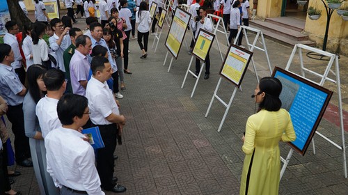 Exposition sur Truong Sa et Hoàng Sa à Hoa Binh - ảnh 1