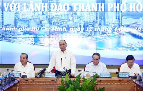 Nguyên Xuân Phuc travaille avec les responsables de Hô Chi Minh-ville - ảnh 1