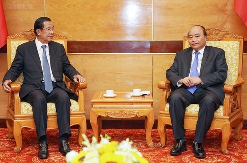 Funérailles de Lê Duc Anh: Nguyên Xuân Phuc reçoit des dirigeants laotiens et cambodgiens - ảnh 1