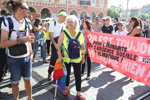 Gilets jaunes: échauffourées à Toulouse et Montpellier   - ảnh 1