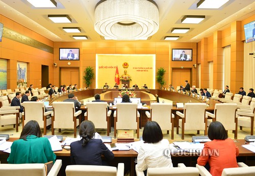 Le comité permanent de l’Assemblée nationale clôture sa 42e session - ảnh 1