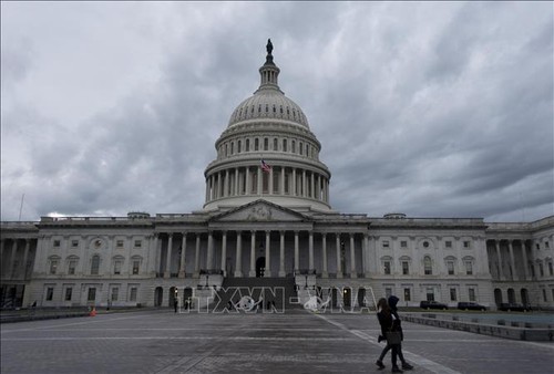 Le Sénat américain vote pour limiter l’action militaire de Donald Trump contre Iran - ảnh 1