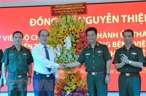 Journée des médecins vietnamiens : visite des autorités de Hanoï et de Hô Chi Minh-Ville - ảnh 1