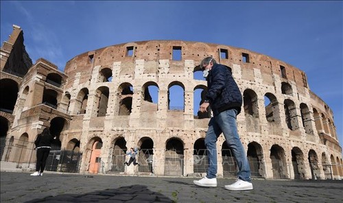 Coronavirus: l’Italie ferme tous les commerces, à l’exception de l’alimentation et la santé  - ảnh 1