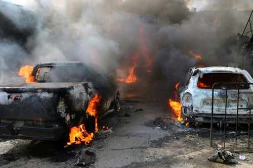 Syrie: une bombe attachée à un camion-citerne à Afrine, une centaine de victimes - ảnh 1