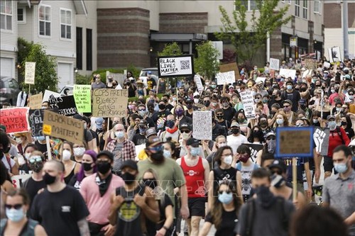 Manifestations contre les violences policières: Trump promet de répondre par «la force» aux manifestants - ảnh 1