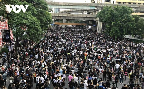 Thaïlande: escalade des tensions, appel à une nouvelle manifestation - ảnh 1