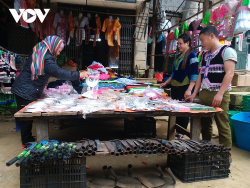 Le marché montagnard de Co Ma - ảnh 1