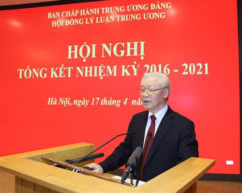 Nguyên Phu Trong à la conférence-bilan du Conseil théorique central - ảnh 1