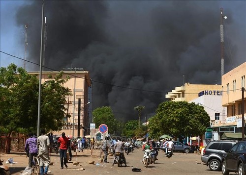 Burkina Faso: l’ONU condamne l’attaque meurtrière contre une centaine de civils - ảnh 1