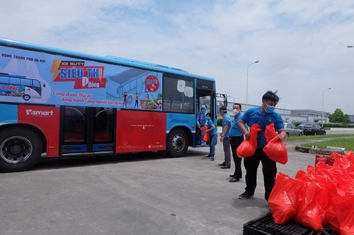 Bus-supermarchés à 0 dông à destination des travailleurs - ảnh 1