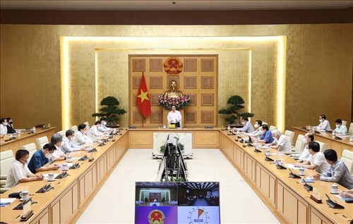 Pham Minh Chinh rencontre des scientifiques des secteurs sanitaire et pharmaceutique - ảnh 1