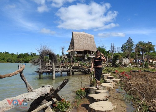 Kon Trang Long Loi, un haut lieu du tourisme communautaire - ảnh 2