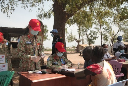 Les Casques bleus vietnamiens sensibilisent les femmes sud-soudanaises aux soins de santé - ảnh 1