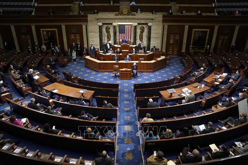 États-Unis: vote d’un budget fédéral incluant 14 milliards de dollars pour l’Ukraine - ảnh 1