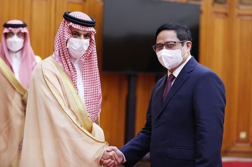 Pham Minh Chinh rencontre Faisal bin Farhan Al Saud - ảnh 1