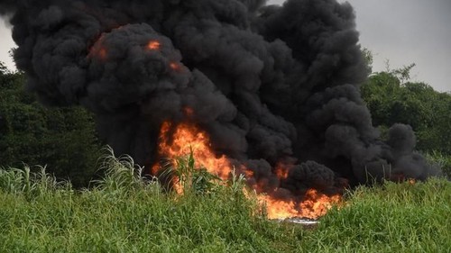 Nigeria: au moins 100 morts dans l’explosion d'une raffinerie de pétrole illégale - ảnh 1