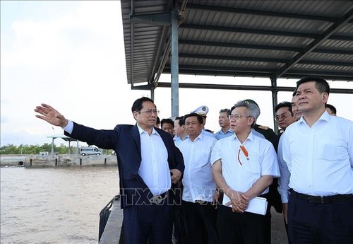 Pham Minh Chinh examine deux chantiers dans la province de Soc Trang - ảnh 1