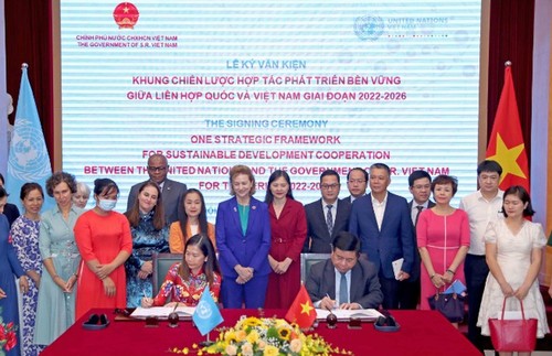 Signature du cadre stratégique de coopération pour le développement durable entre le Vietnam et l’ONU 2022-2026 - ảnh 1