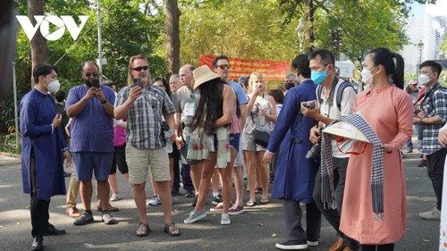 Attirer davantage de touristes étrangers au Vietnam - ảnh 1